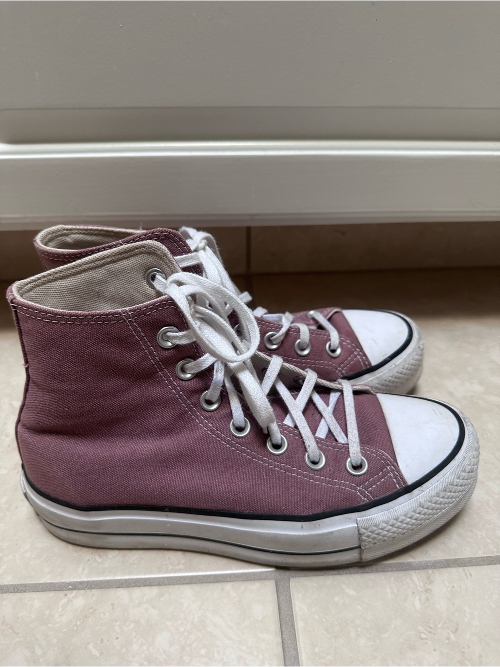 Converse High Top Sneakers in Dusty Pink size 6 - Picture 2 of 3